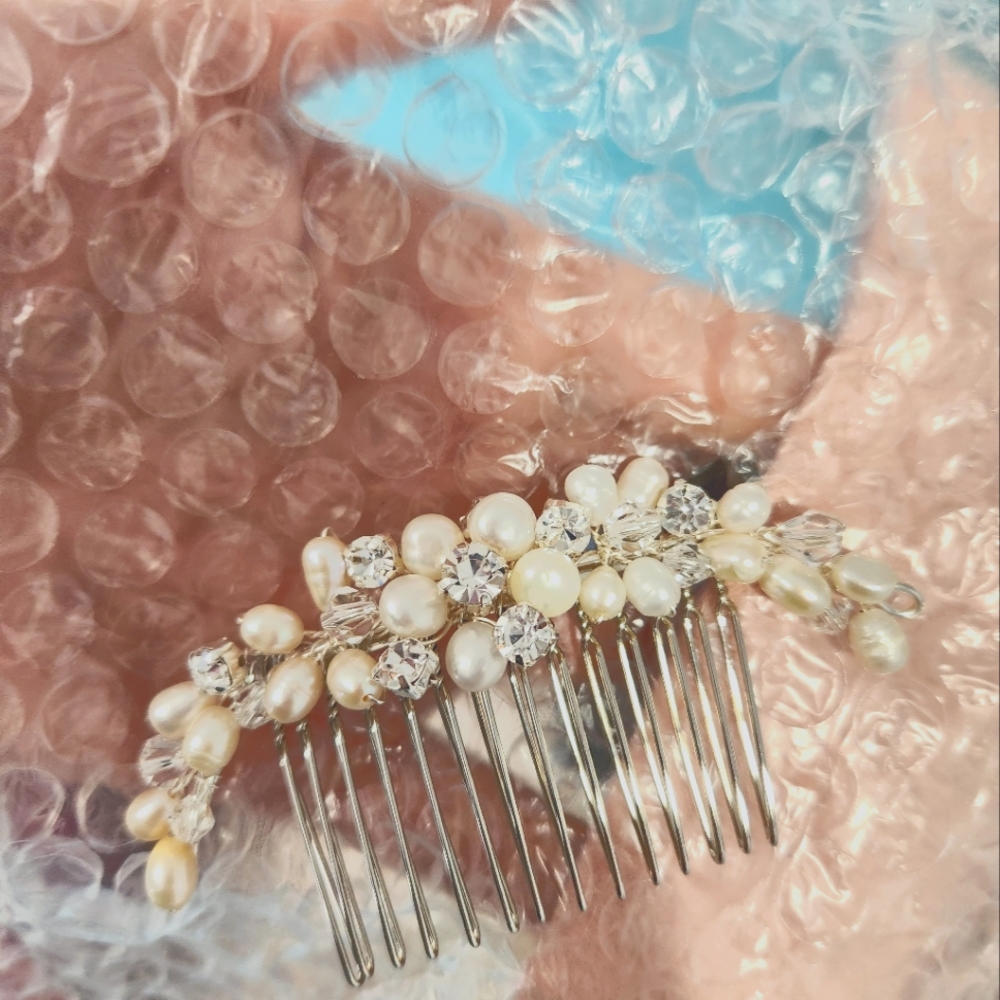 Dareth Colburn freshwater pearl bridal comb